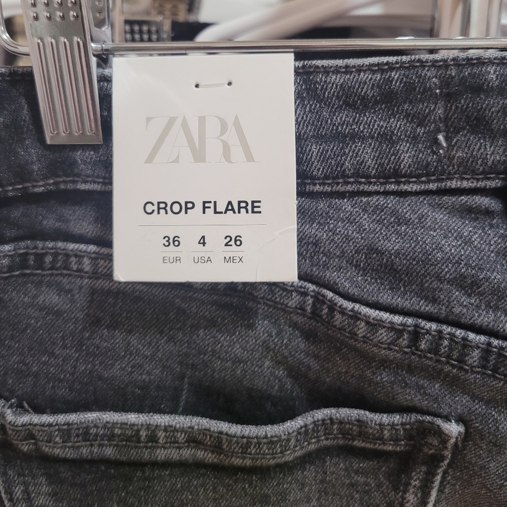 🆕️ Zara Mid Rise Flare Cropped Jeans - Picture 4 of 4
